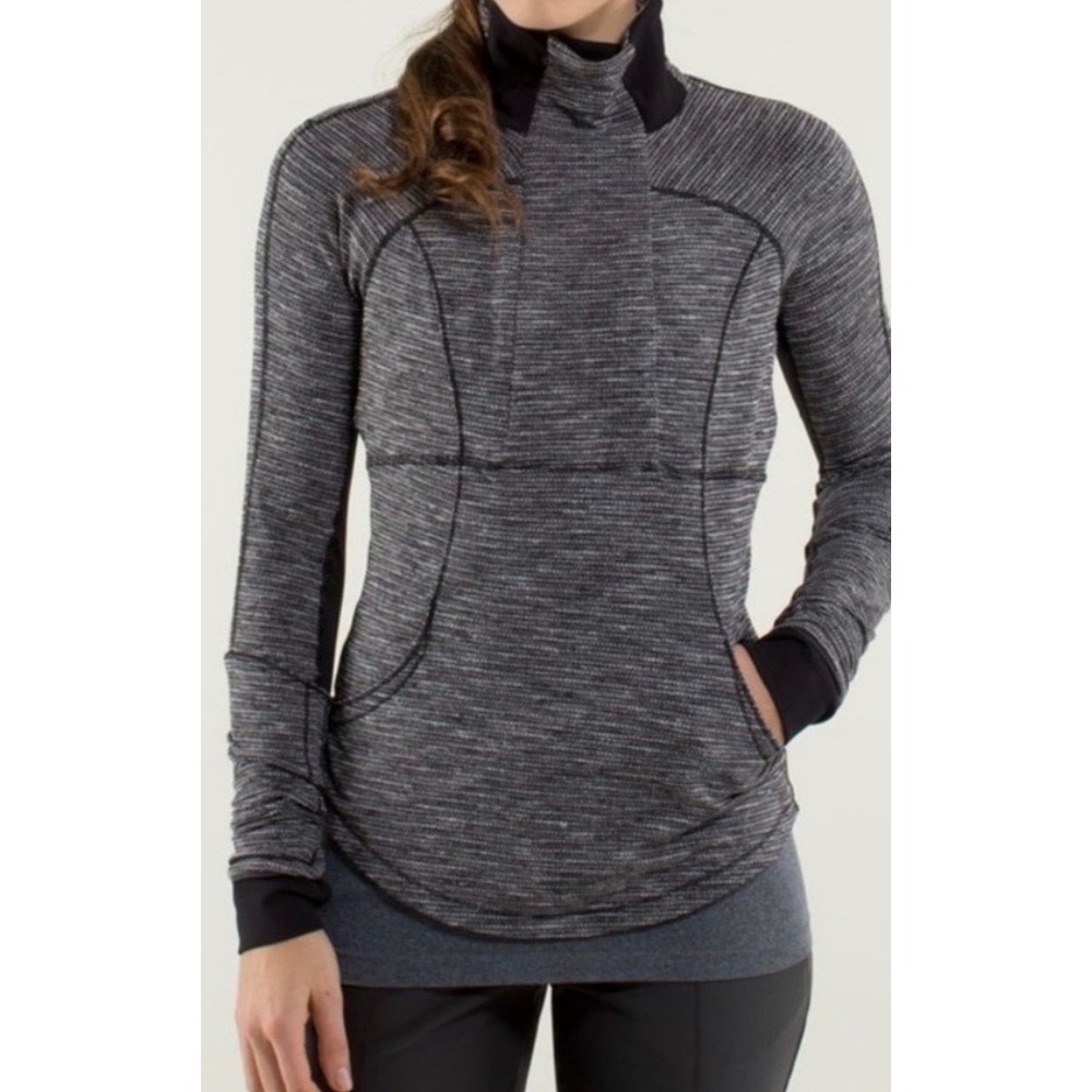 Lululemon Baserunner 1/2‎ zip Pullover Black White Size 8 Thumbholes Zip Pocket